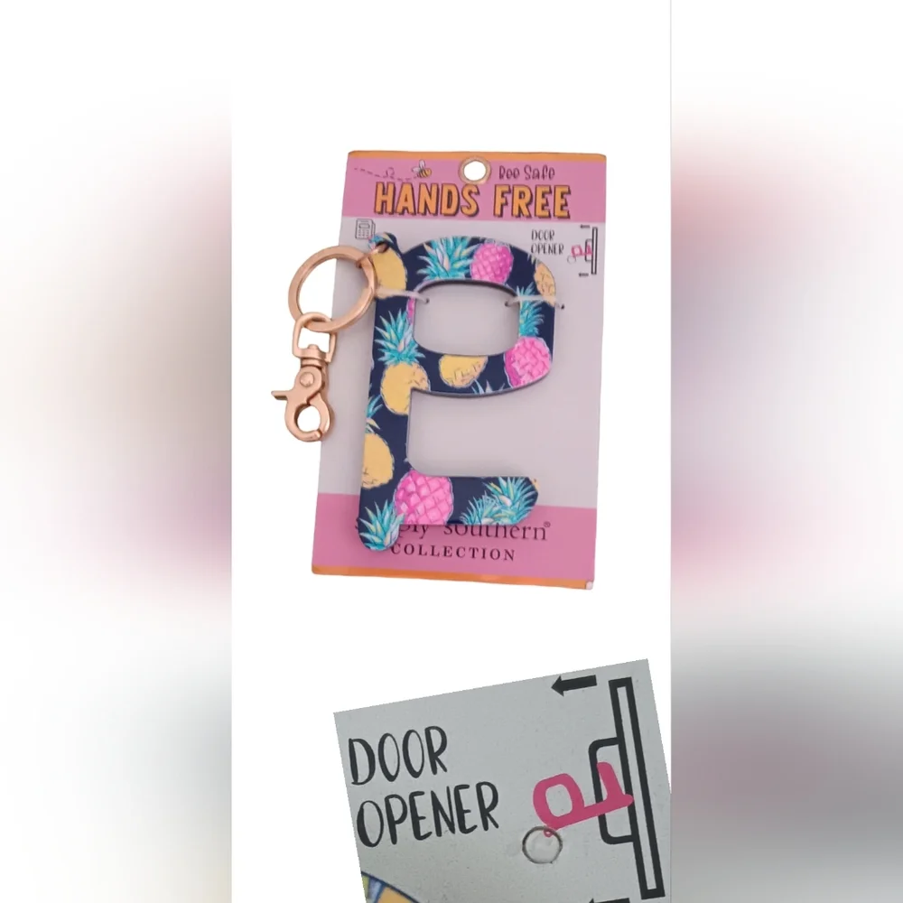 - ***PINEAPPLE LOVERS***HANDS FREE DOOR OPENER/KEY CHAIN.